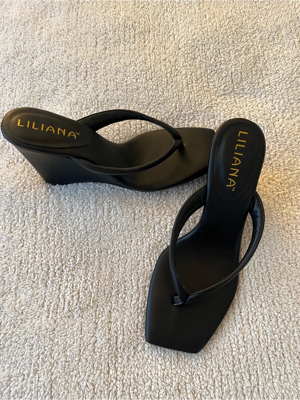 Liliana Black Wedge Thong Sandals Size 7